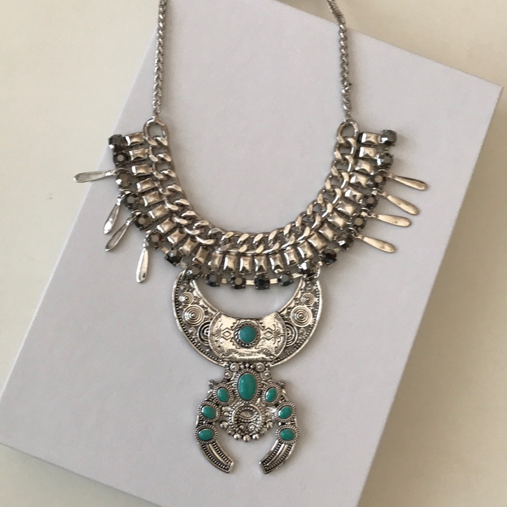 Statement necklace